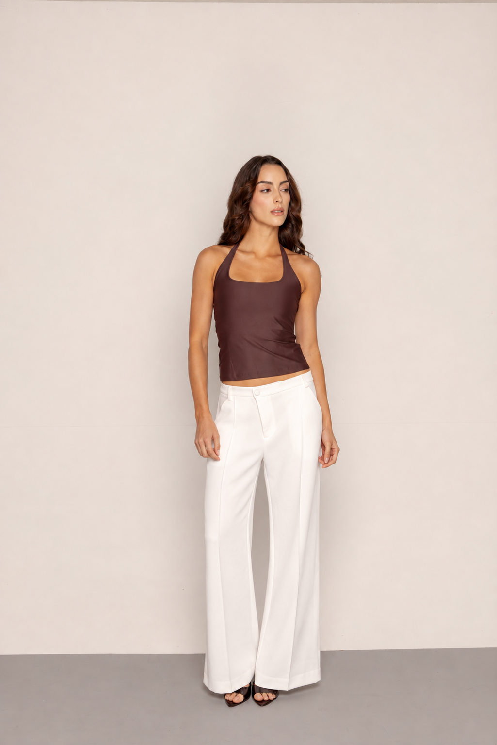 Classic pant blanco • Pantalón blanco con aplique bordado