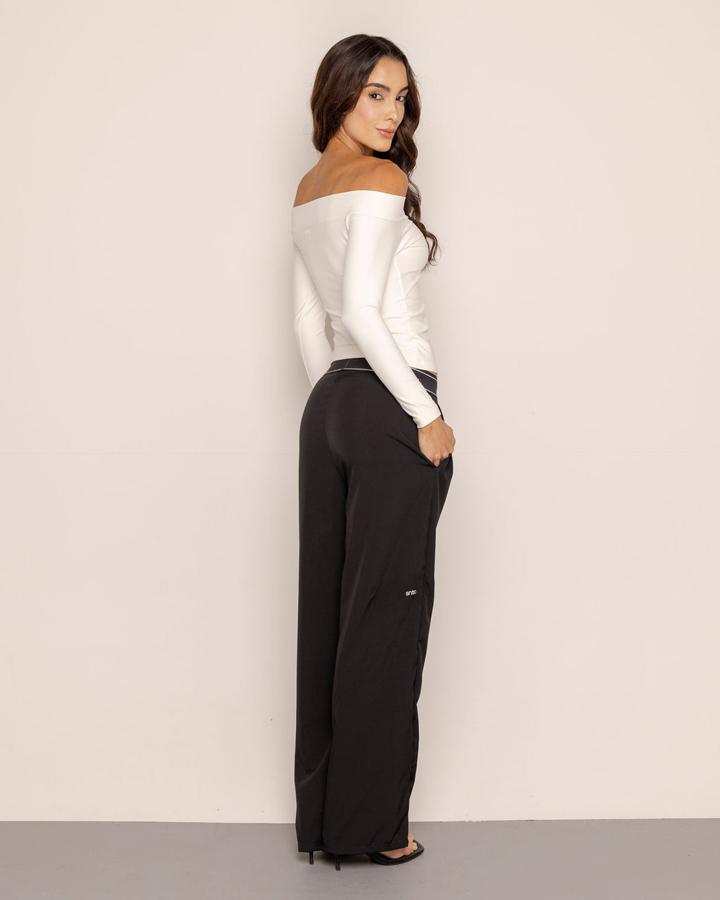 Pantalón Suite Up • Pantalón con pretina elástica