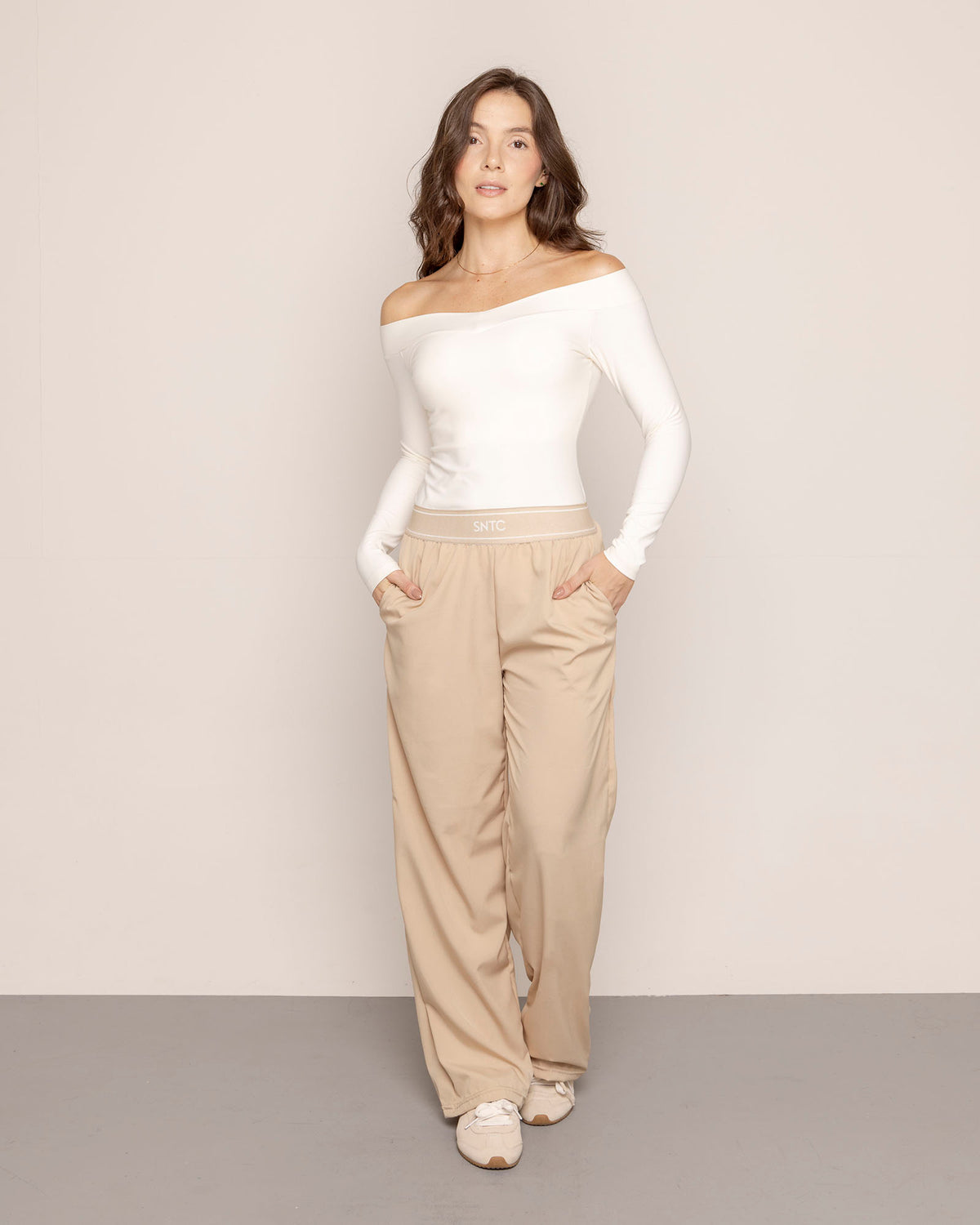 Pantalón Suite Up • Pantalón con pretina elástica